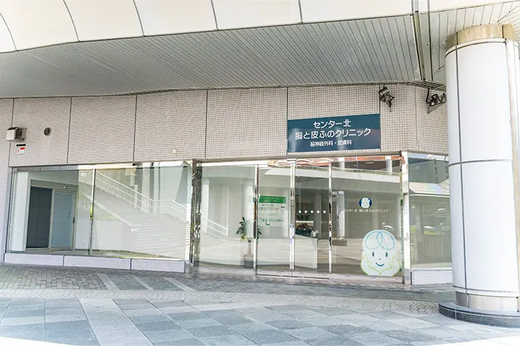 こちらが入口になります。右手奥へお進みください。